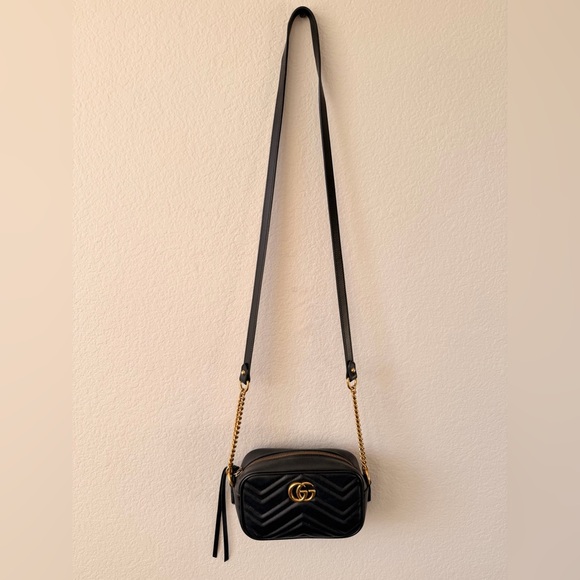 Gucci GG Marmont Mini Crossbody Bag in Black Chevron Leather & Gold Hardware - Picture 3 of 9